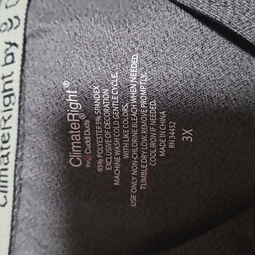 ClimateRight by Cuddl Duds Women's Heather Gray Woven Twill V-Neck Scrub Top - Picture 6 of 8